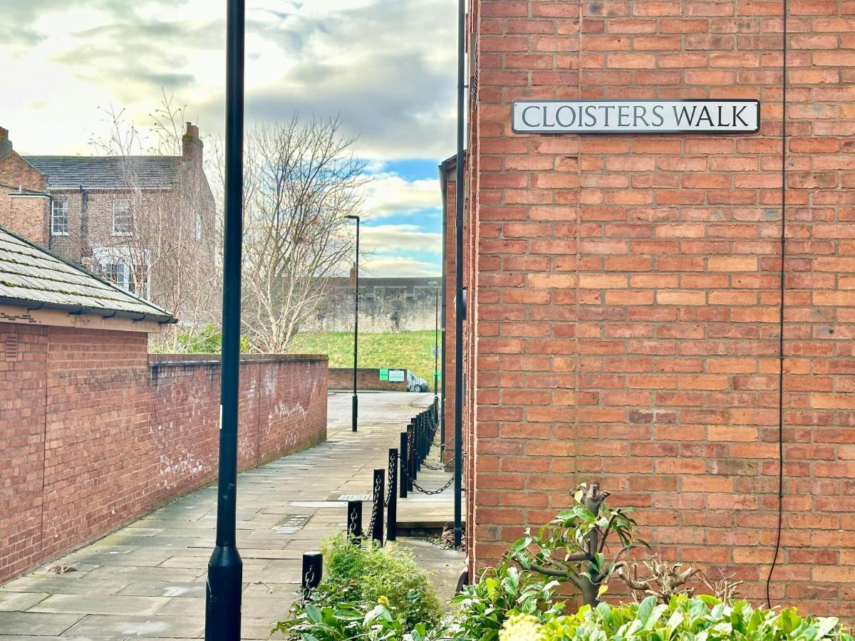 Apartment Cloisters Walk *